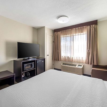 Sleep Inn & Suites Salina I-135 Zewnętrze zdjęcie