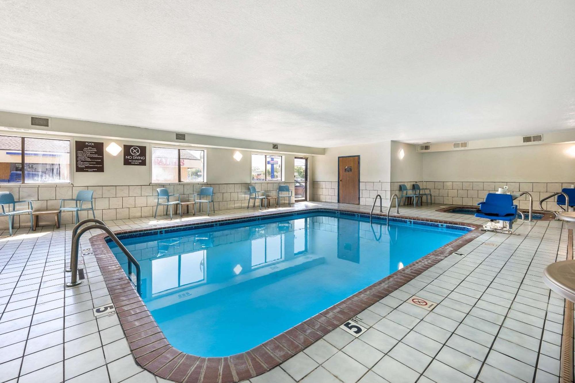 Sleep Inn & Suites Salina I-135 Zewnętrze zdjęcie
